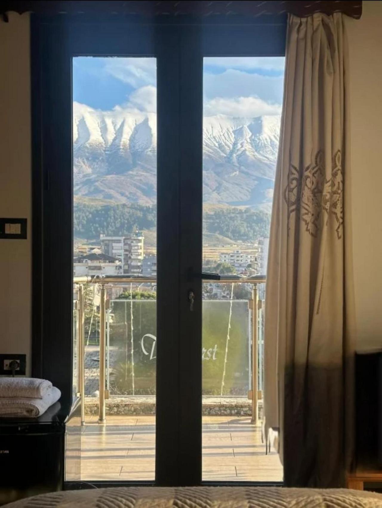 Hotel The First Gjirokastër Esterno foto