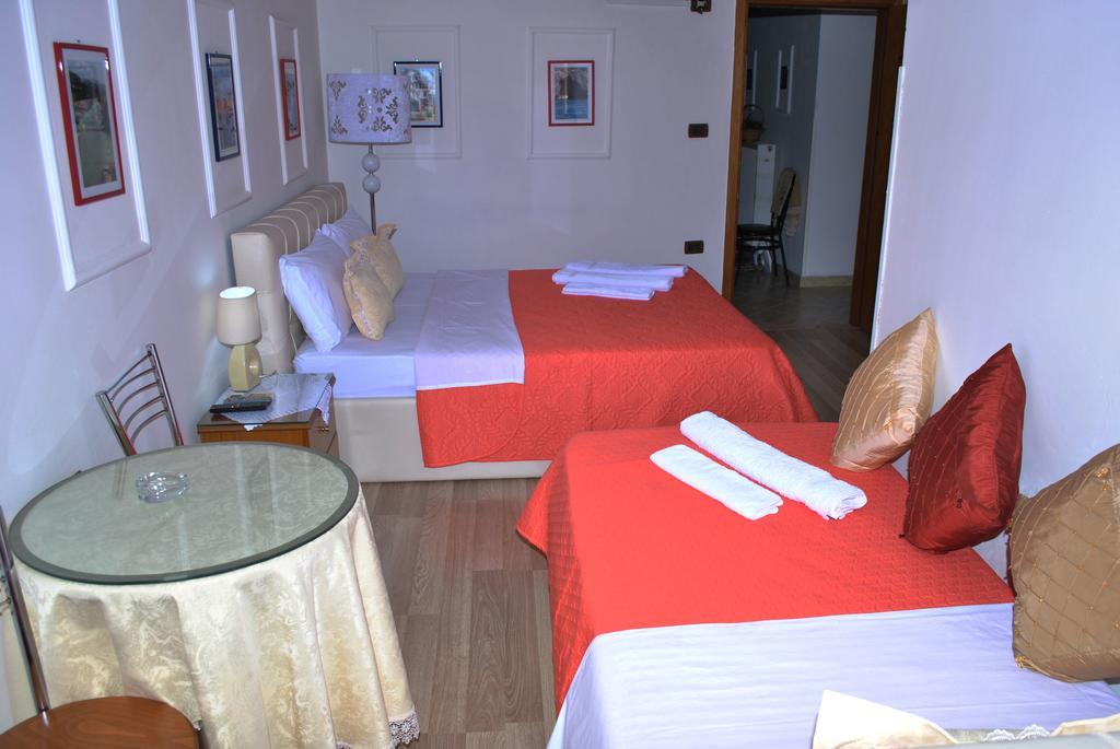 Hotel The First Gjirokastër Esterno foto